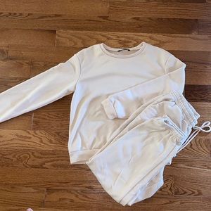 Cream crewneck and sweatpants set